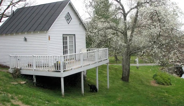 Carriage House.cozy cottage located at our winery at the base of Old Rag Mtn.