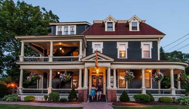 Carriage House Inn