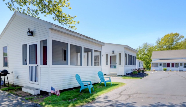 Carriage House Motel Cottages & Suites