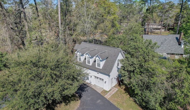 Carriage House near parks, walking paths, and historic downtown Sumter!
