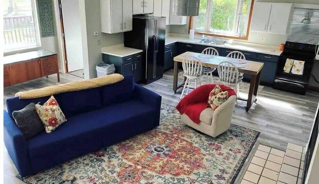 Carriage House on New London