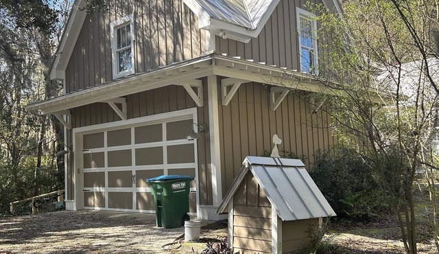 Carriage house on the Bluff