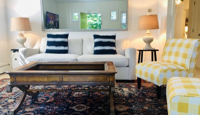 Carriage house rental Point Neighborhood downtown