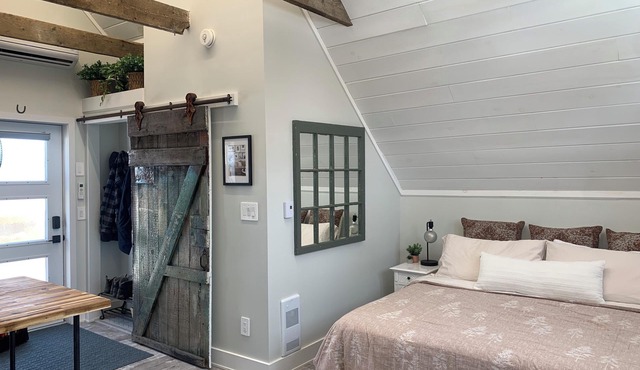 Carriage House Suite in the heart of Picton, Prince Edward County!