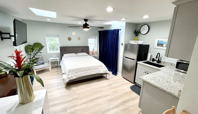 Carriage House Studio in the Heart of DC