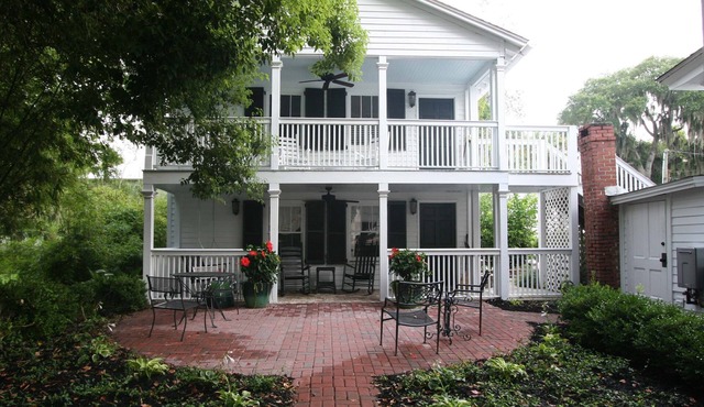 Carriage House under Live Oaks in historic Beaufort SC