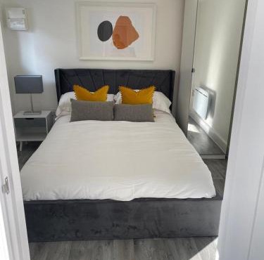 Carriage Lodge - Stunning Apartment with parking