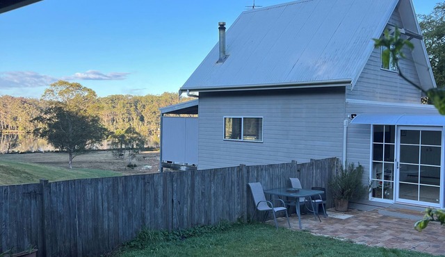 Carrie's Cottage is a pet friendly, Cottage get away, on the Clyde river!