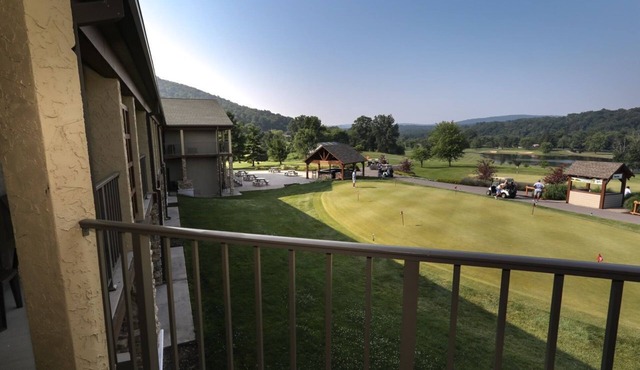 Carroll Valley Escape | King Room w/Golf Views