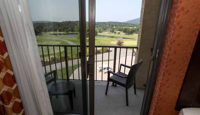Carroll Valley Getaway | Qn Deluxe + Resort Perks