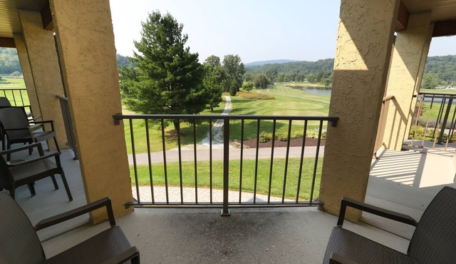 Carroll Valley Retreat | King Deluxe + Pool & Golf