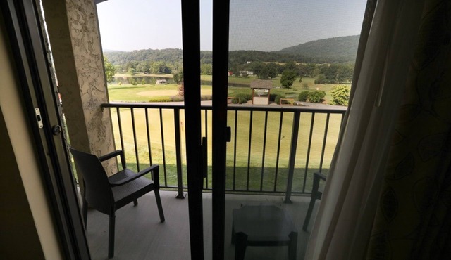 Carroll Valley Stay | Golf View Double Room