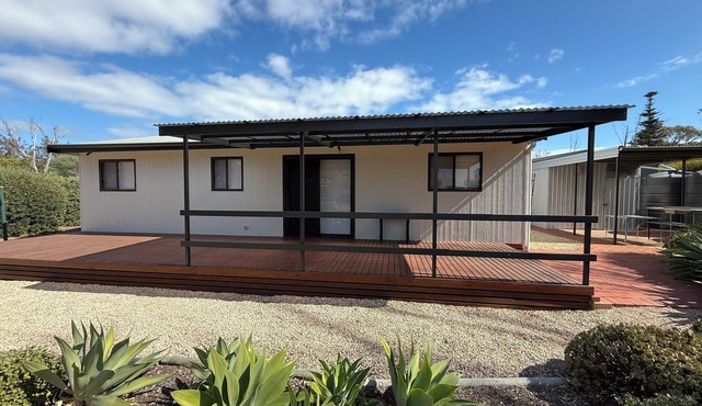 Carron Cottage - close to beach opposite general store. Off Peak Special!