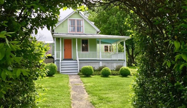 Carrot Top Cottage surrounded by National Park