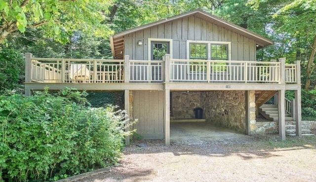 Carruth Cottage - Studio APT, Walk to Lake Junaluska Conference Center, Lake