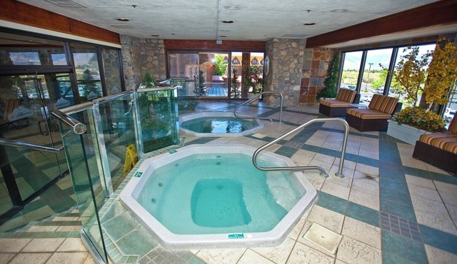 Carson Valley Motor Lodge & Suites