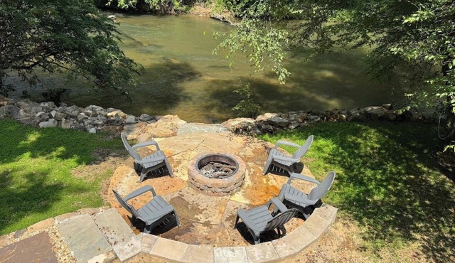 Cartecay River Retreat: Hot Tub, Fire Pit & Views!