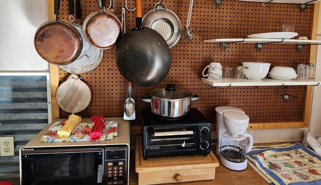 CARTER HOUSE - Forested cottage for 1 or 2 people. Private, quiet, Lake access.