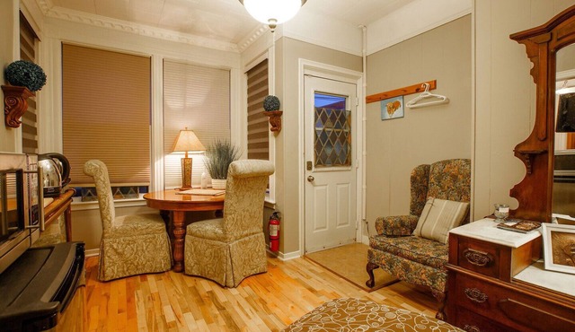 Carter's Beach Suite. Cozy 2some, kitchen, priv. entrance, center Liverpool.