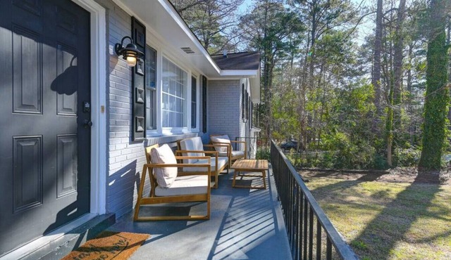 Carter Street Retreat | Pet Friendly | Sleeps 8