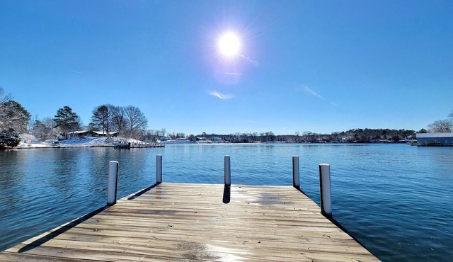 Carter’s Creek Waterfront, Beach, Kayaks, Deepwater Dock, Walk to Town, Unwind