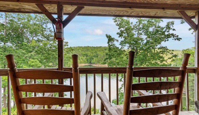 Carters Lake, Lakeside Cabin #9, includes free boat slip at the Marina