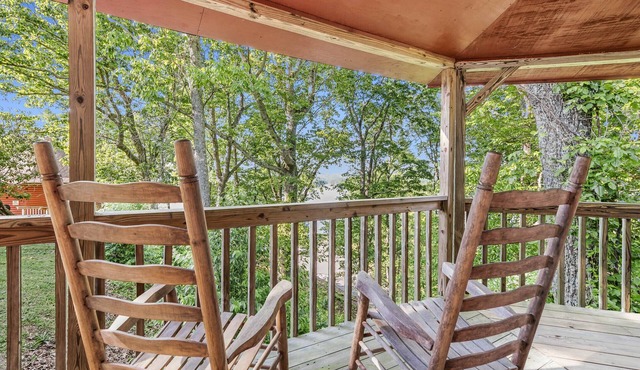 Carters Lake Lakeview Cabin #6 includes free boat slip at the Marina