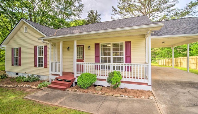 Cartersville Family Home w/Spacious Backyard