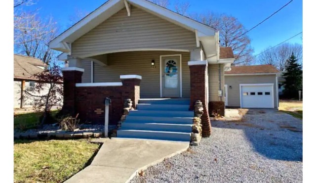 Carterville Cottage on Division