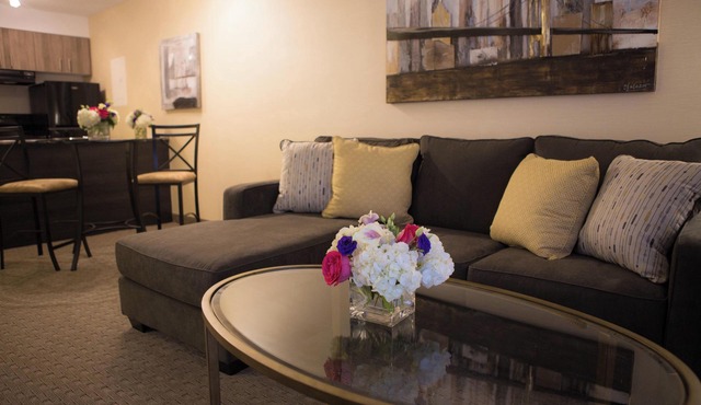 Cartier Place Suite Hotel