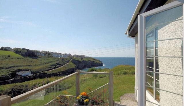 CARTWAY COVE, family friendly, with a garden in Port Isaac