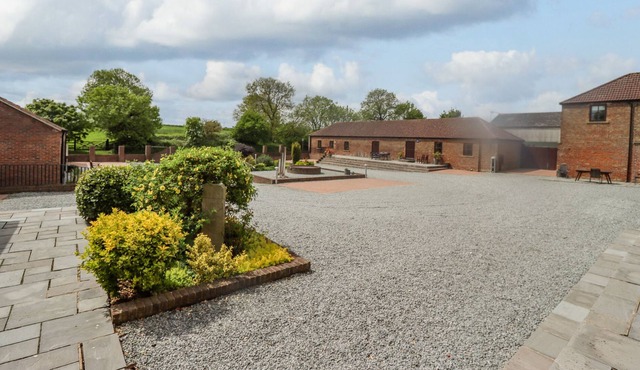 CARTWHEELS COTTAGE, family friendly, with pool in Great Driffield