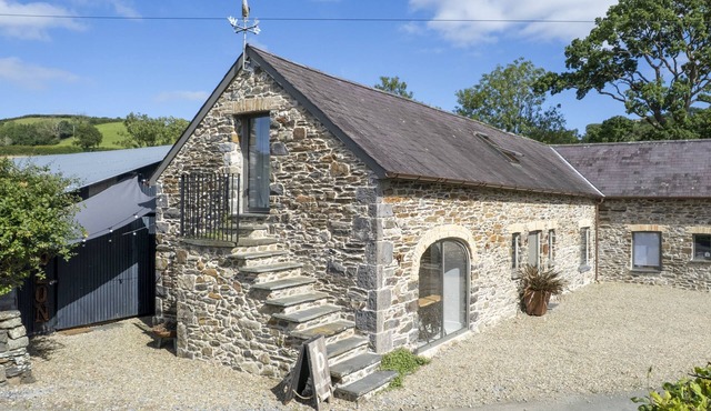 Cartws at Pentrecelyn- A Stylish Countryside Haven