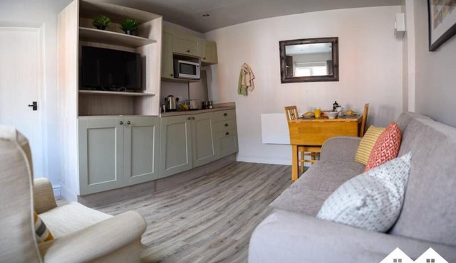 Carver Apartment at West Drayton Farm