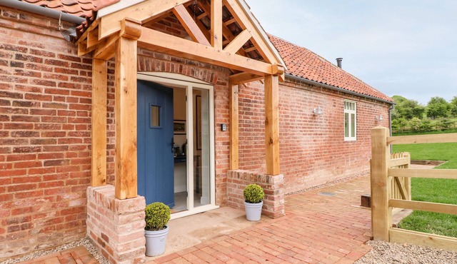 CARVER'S REST, romantic, character holiday cottage in Southwell