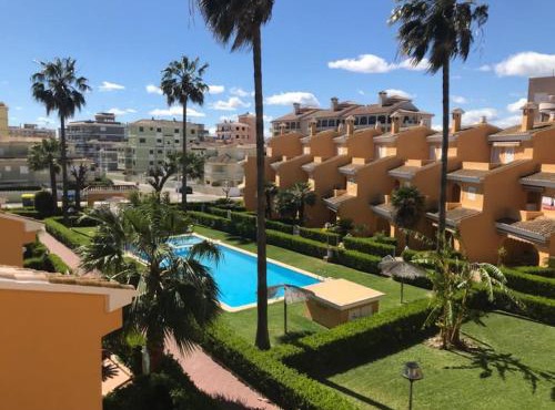 Casa adosada junto a la playa de El Perelló