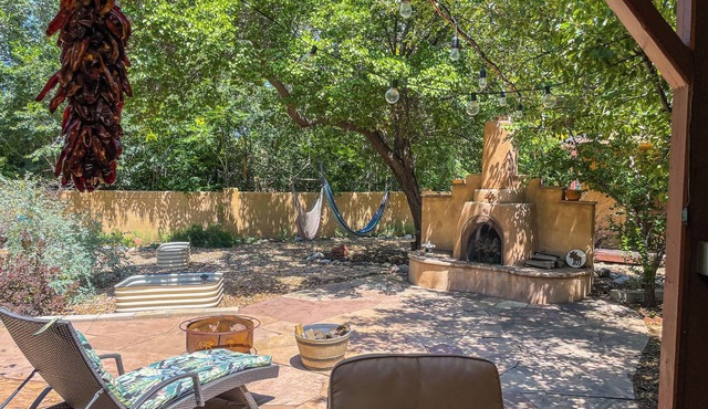 Casa Alegre | Electric Fireplace + Hot Tub!