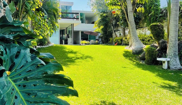 Casa Alfenapa lakeside and pet friendly
