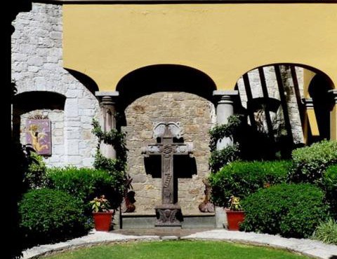 Casa Alicia Luxurious 2 Bedroom Home with Fireplace