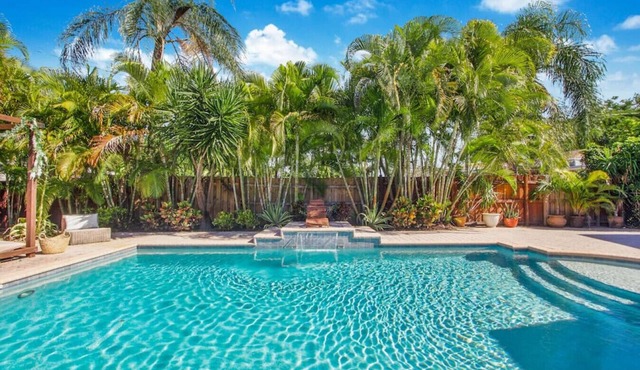 Casa Aloha | Tropical Pool | Beach 9 mins | Games