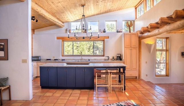 Casa Angel - 3 Bedroom Pet Friendly Home with Amazing Valley and Mountain Views