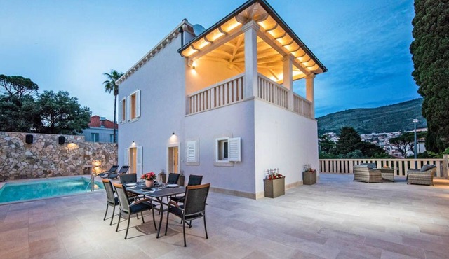 Casa Arianna - Five Bedroom Villa, Sleeps 12