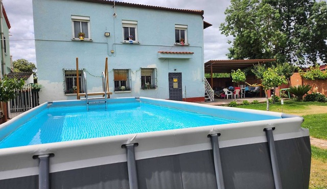 Casa Azul, breathes tranquility with swimming pool, barbecue and a large garden.