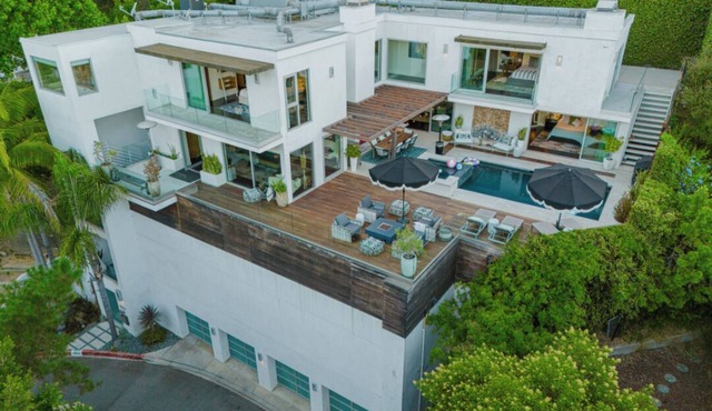 Casa Azul - Elegant 4BR Home with Jacuzzi & Stunning Views