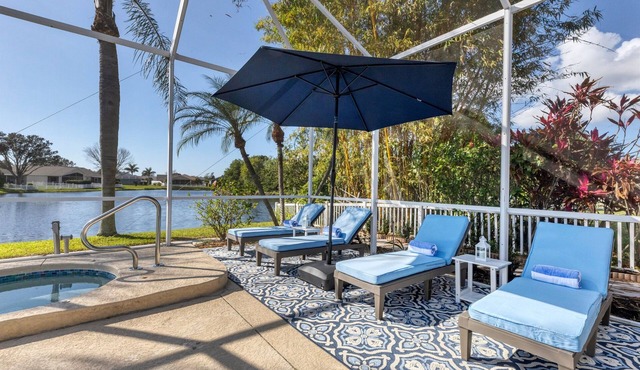 Casa Azul: IMG, Pool, Lake Front, Close to Beaches/New Listing Discount!