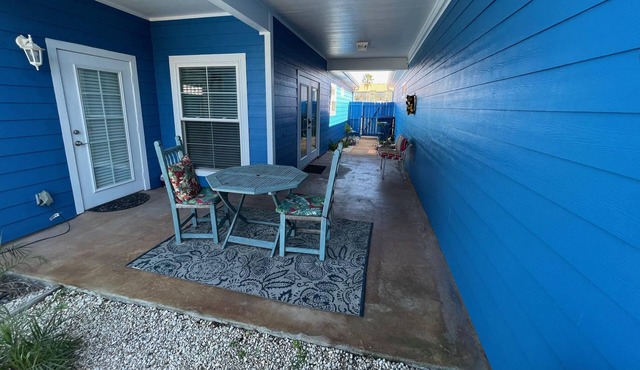Casa Azul /Minutes from the beach
