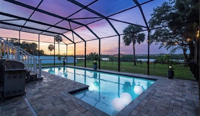 Casa Azul Tampa - 5BR Waterfront Villa w/Pool