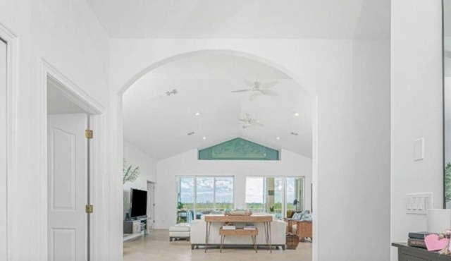 Casa Bahia-Luxury Bayfront Pool Home with Studio