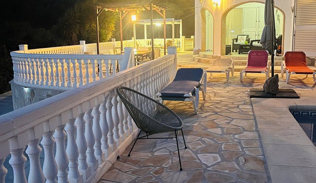 Casa Bella -3 Bed Villa turreted Villa with private pool, air con, Wifi and BBQ.
