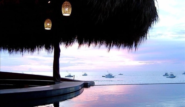 Casa Bella Beachfront. In town. White Sandy Beaches & Palmas Pickleball Nextdoor